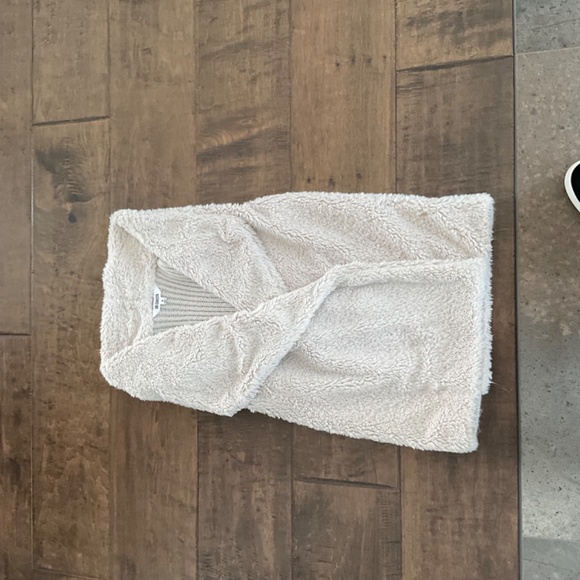 BB Dakota Cream Faux Fur Vest size S - Picture 6 of 6